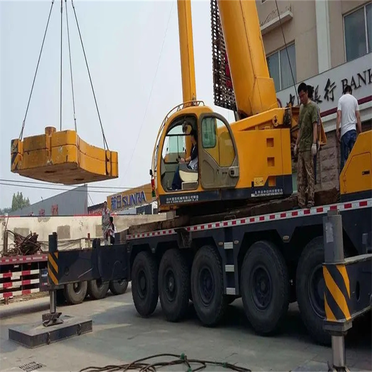 新兴镇当地吊车出租|机器吊装|75吨|工厂搬迁服务